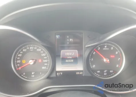 2016 Mercedes-Benz C 300 4Matic z USA, uszkodzony, nr VIN 55SWF4KB7GU117308